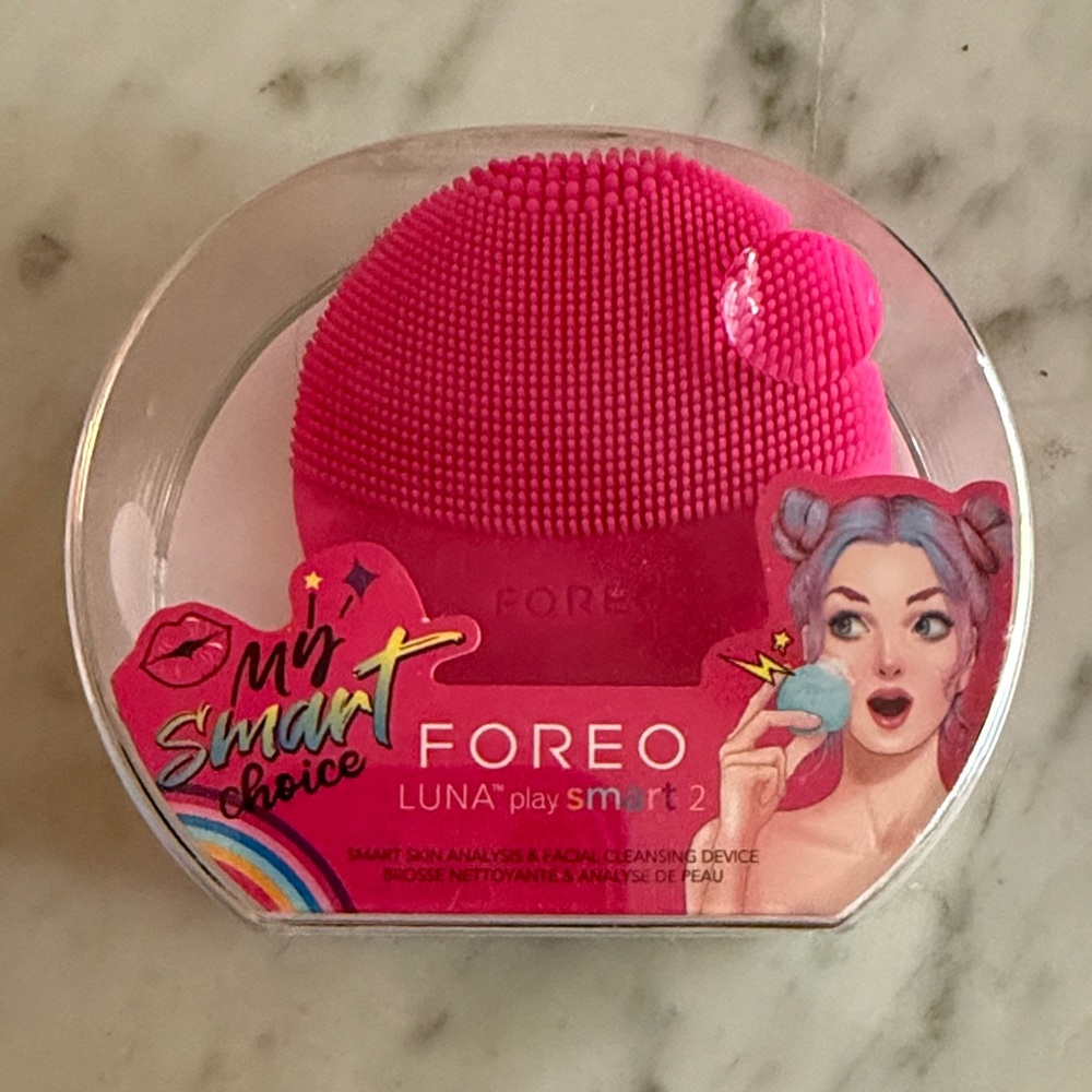FOREO Luna Play Smart 2 in Bright Pink